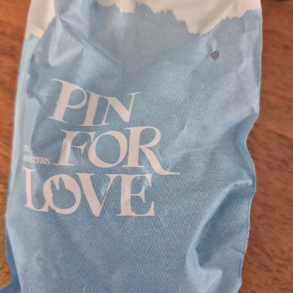 PIN FOR LOVE - Picture 7 of 7